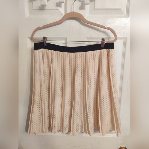 Cream Coloured Large Joe Fresh Pleated Skirt - Picture 2 of 3